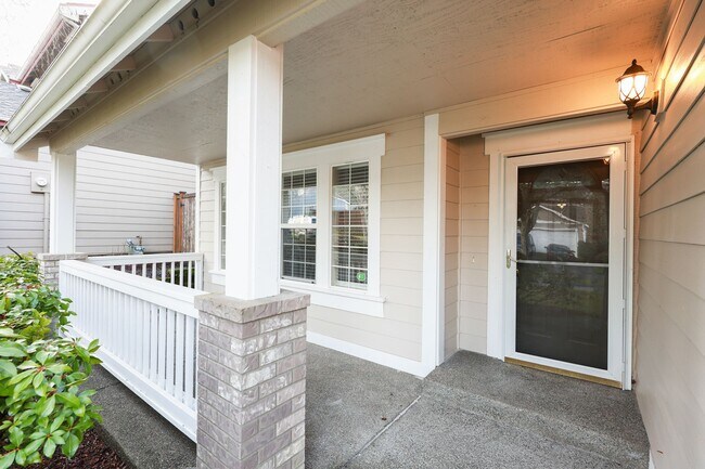 Building Photo - Large 4 bedroom home in Olympia School Dis...