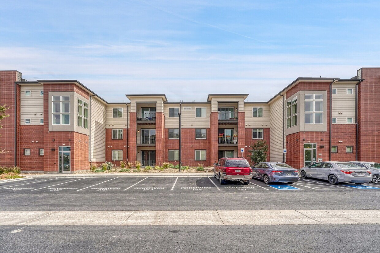 Foto principal - $1,775 - 2 Bed, 2 Bath Condo in Aurora wit...