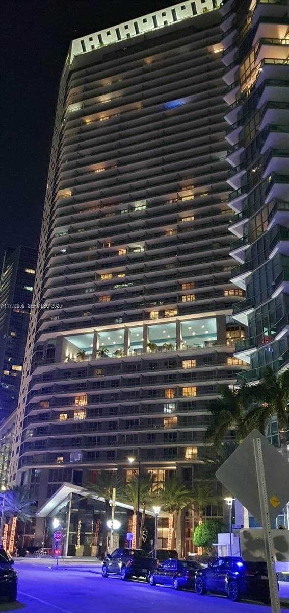 Building Photo - 1300 Brickell Bay Dr