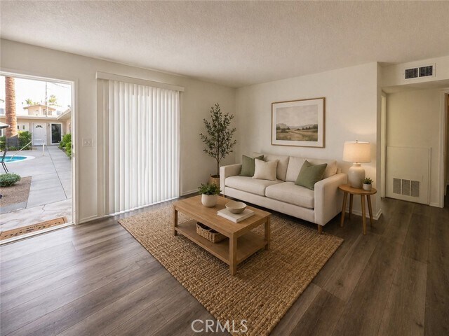 Foto del edificio - 45421 Sunset Ln