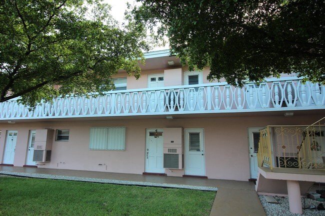 Building Photo - 300 NE 20th Street 431 Boca Raton FL 33431