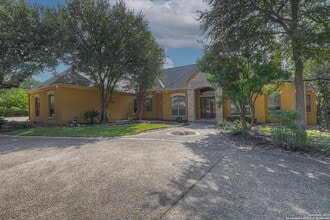 Building Photo - 9752 Trophy Oaks Dr