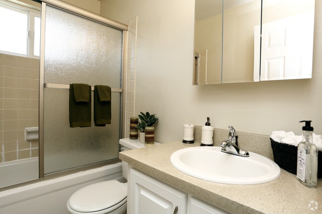 1BR 1BA - Redwood Grove Apartments