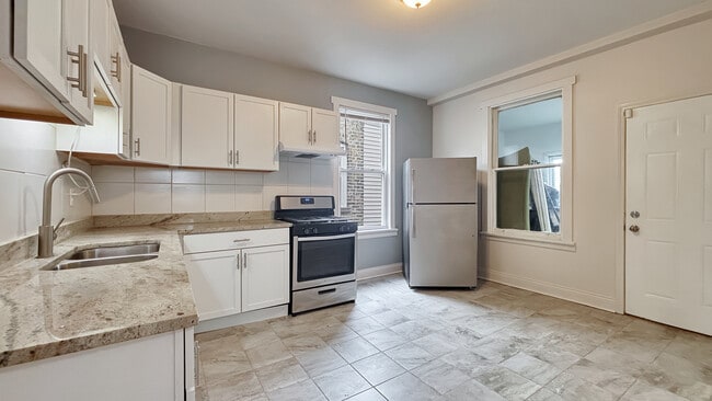 Building Photo - 2308 N Avers Ave