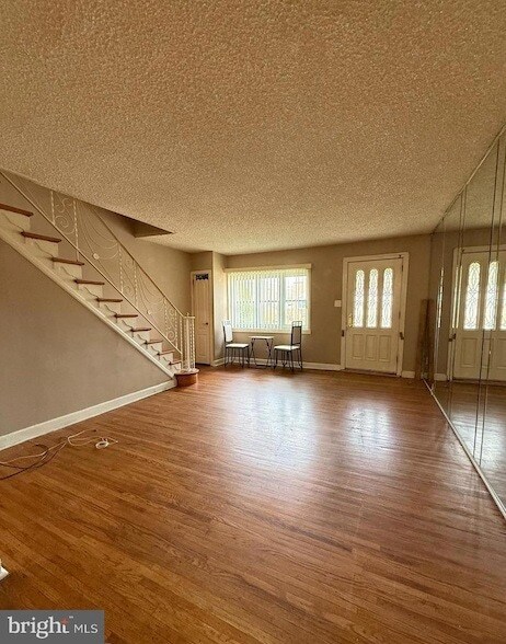 Foto del edificio - 4240 Sheffield Ave