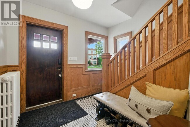 Photo du bâtiment - 622 Simcoe St N