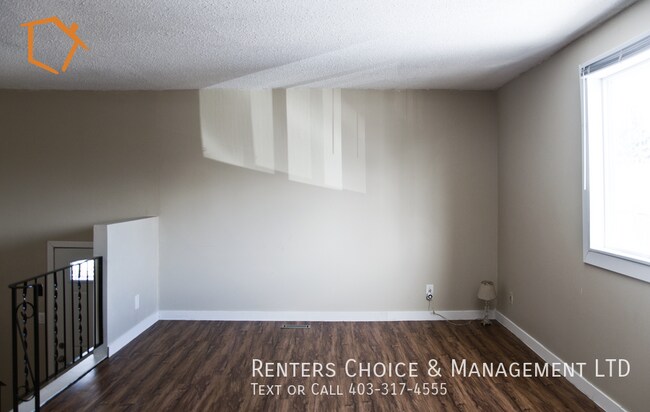 Building Photo - North Lethbridge Townhouse with Laundry, Parking, Balcony + Cats Ok