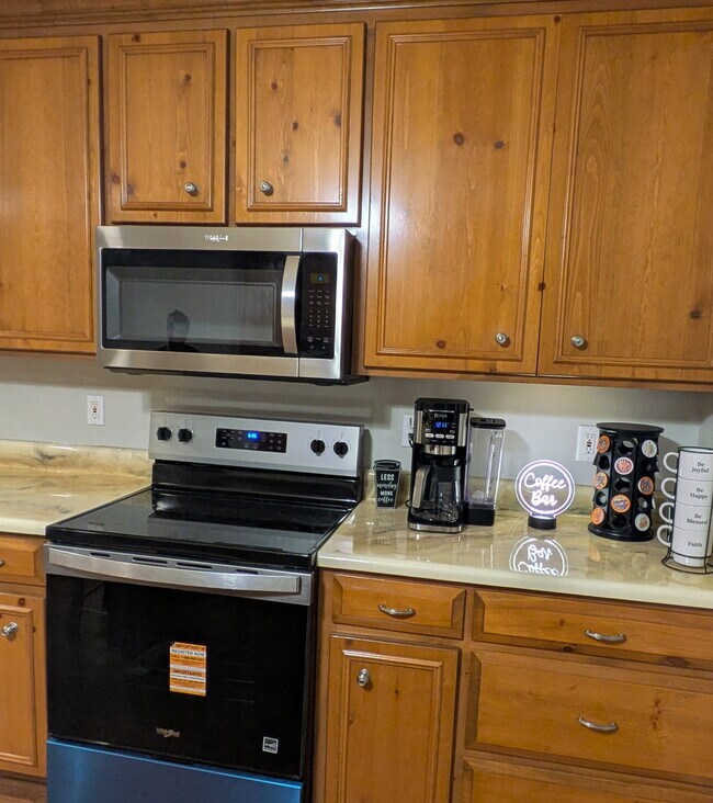 Foto del edificio - 2218 E Alberson Dr