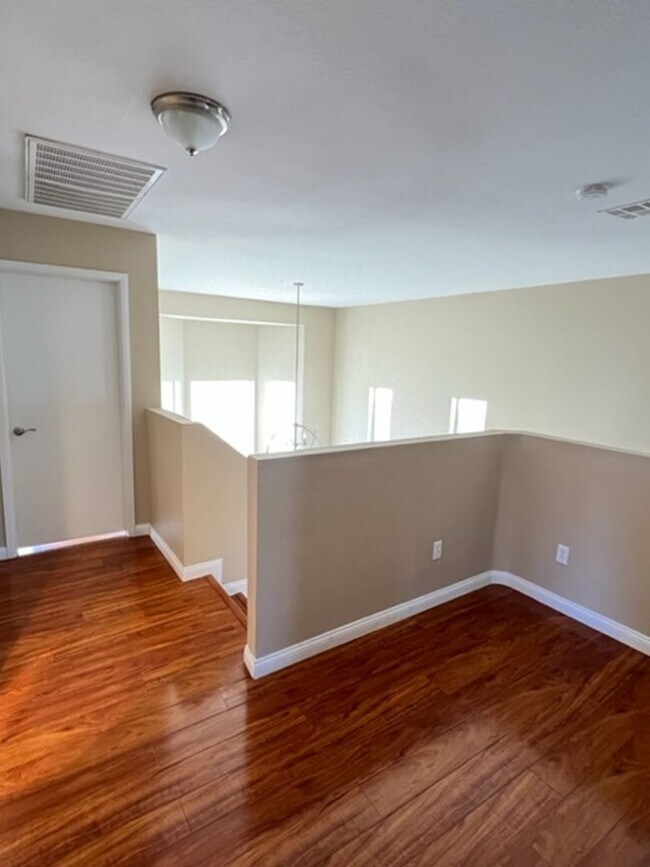 Foto del edificio - Beautiful Upgraded Property