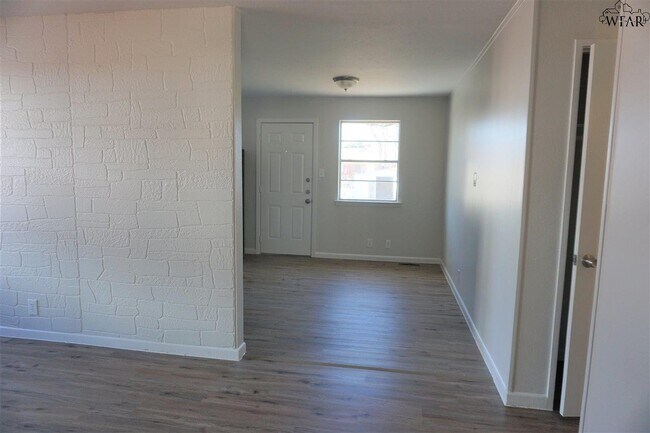 Building Photo - 4647 Briarwood Dr