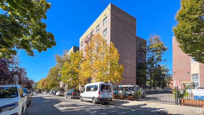14737 Roosevelt Ave - The Mews at Roosevelt