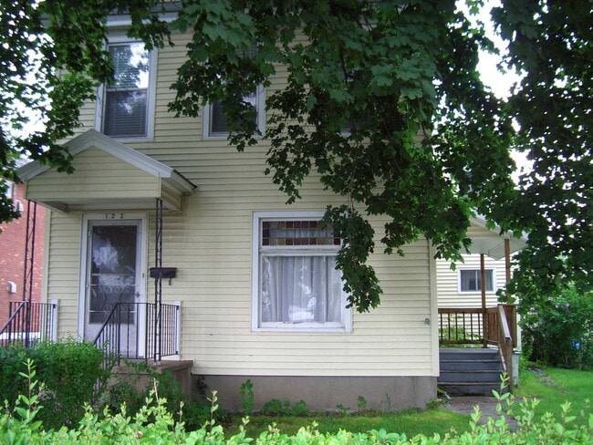 Building Photo - 123 2nd Ave