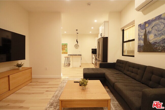 Foto del edificio - 9040 Phyllis Ave