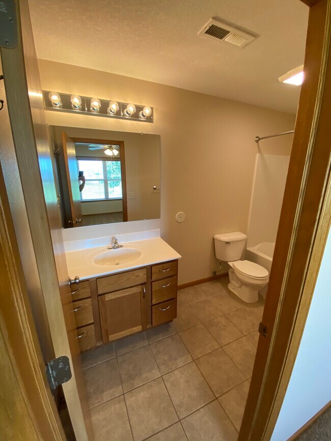 Master bath - 5548 Summerland Drive