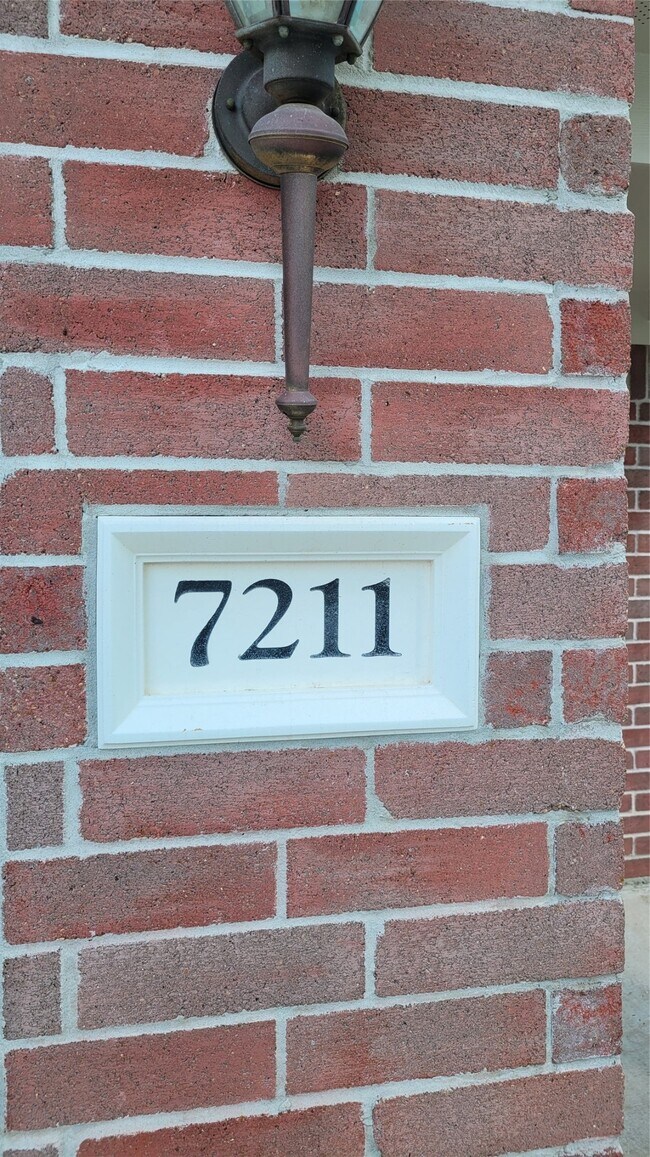 Foto del edificio - 7211 Foxwalk Ln