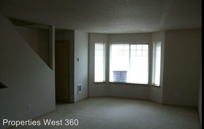 Building Photo - 4576 NE Nicholson Loop