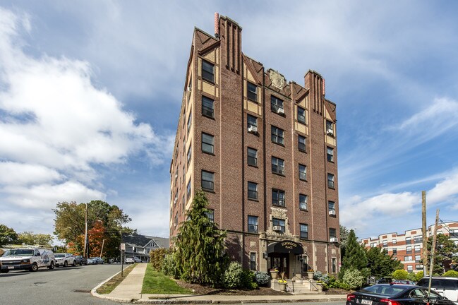 Foto del edificio - 2 Elmwood Ave