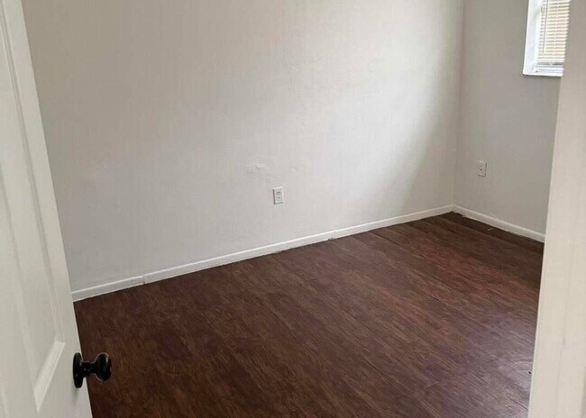 Foto del edificio - 5713 Candlewood St
