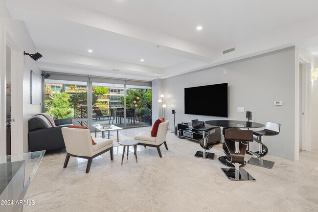 Building Photo - 7121 E Rancho Vista Dr