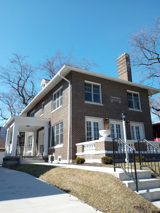 Primary Photo - 6826 S Cregier Ave