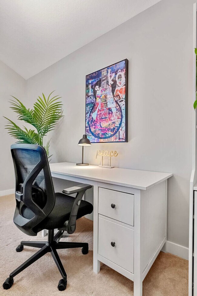 Photo du bâtiment - 200 Sherwood Sq NW