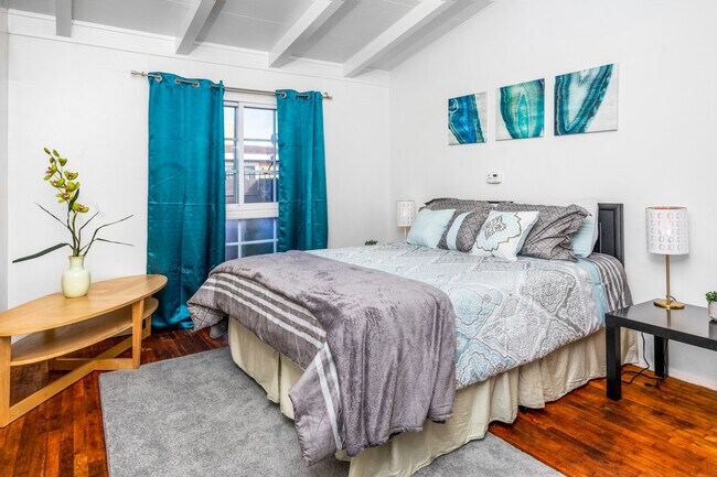 Bedroom - 2704 W Century Blvd