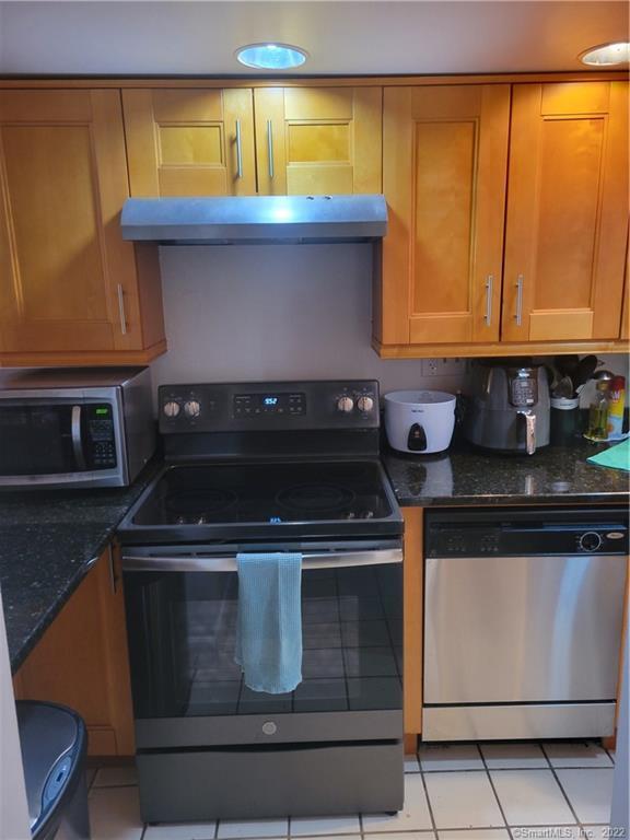 Foto del edificio - 60 Strawberry Hill Ave