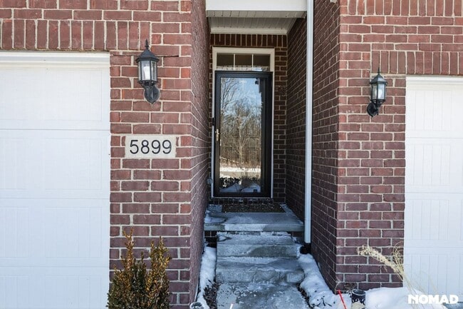 Foto del edificio - 5899 Whispering Springs Dr