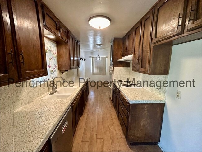 Building Photo - Beautiful 4 Bed/2 Bath 55+ Home w/ RBP & S...