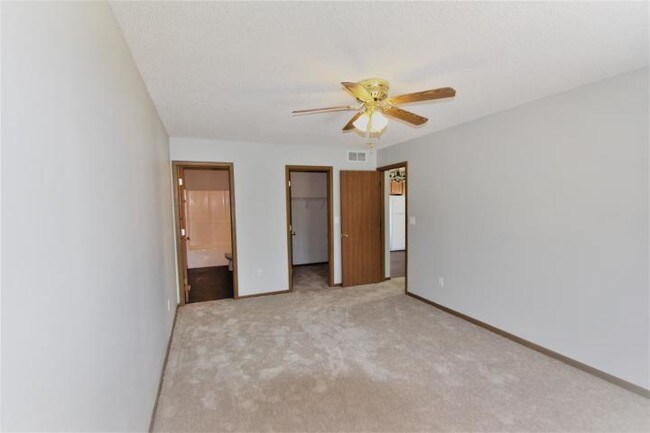 Foto del edificio - 2075 Old Plank Village Dr