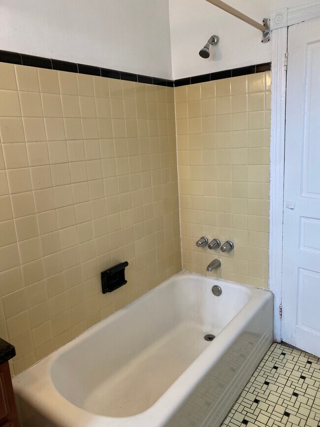 bathroom - 46 E Stewart Ave