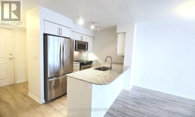 Building Photo - 35 Bastion St