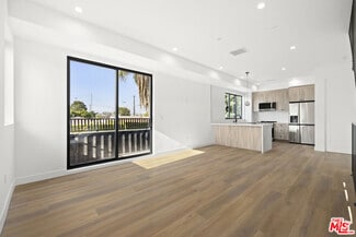 Building Photo - 3561 1/2 Beethoven St