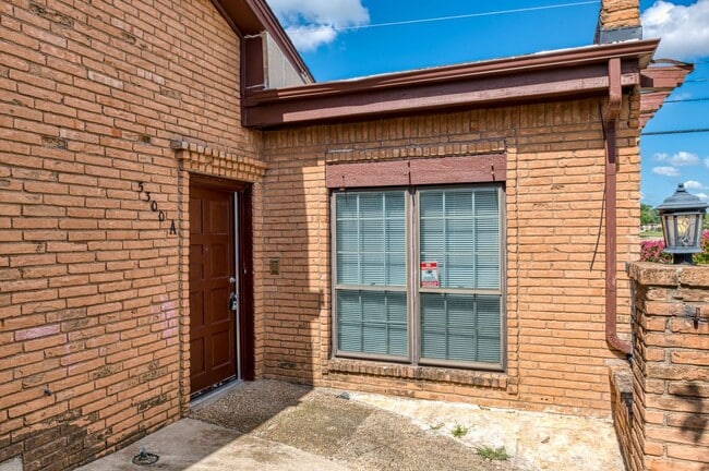 Building Photo - 5300 Wonder Dr