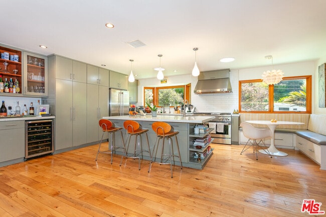 Building Photo - 2211 Canyon Dr