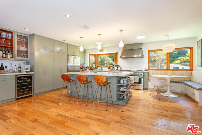 Foto del edificio - 2211 Canyon Dr