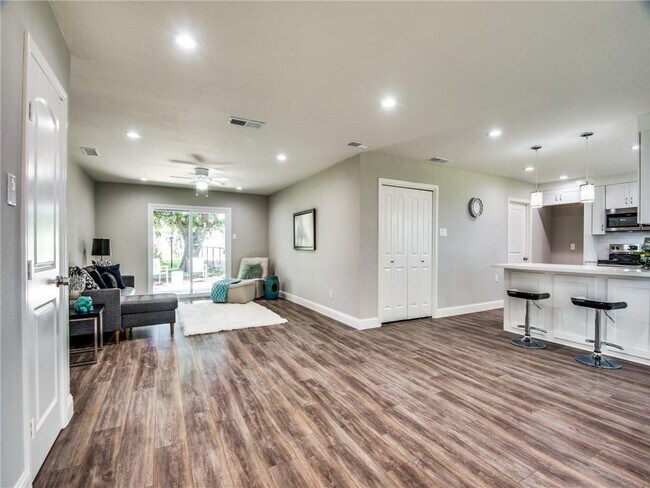 Building Photo - 3531 Hacienda Dr