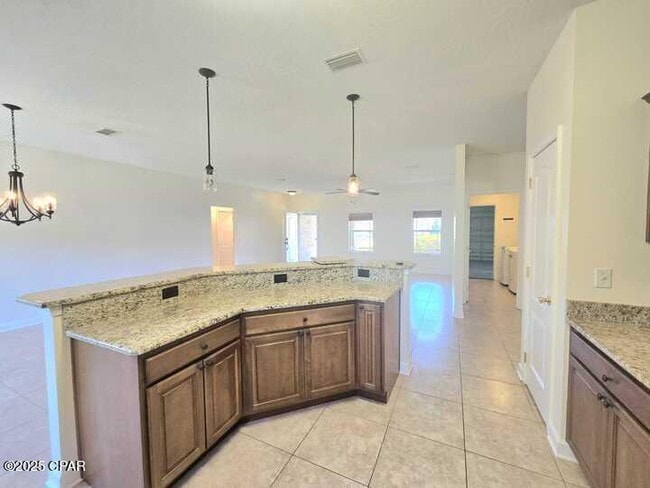 Building Photo - 19 Flamenco St