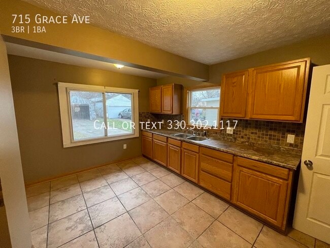 Building Photo - Three bedroom one bathroom home for rent