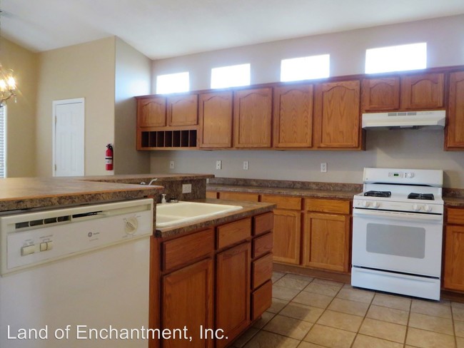 Foto del edificio - 4 br, 2.5 bath House - 7287 Milan Hills NE