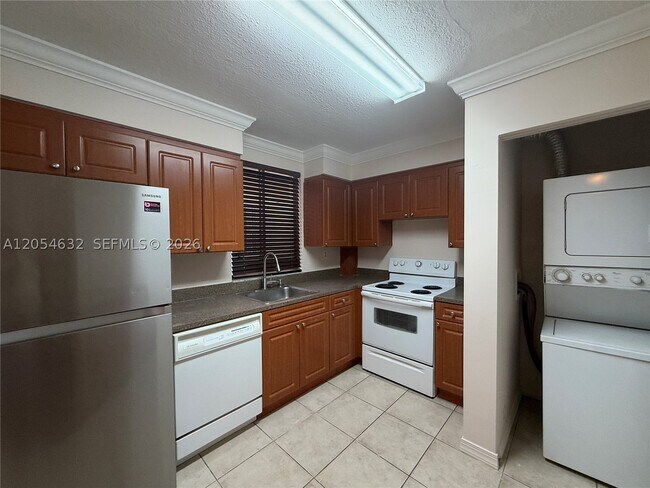 Foto del edificio - 6195 NW 186th St