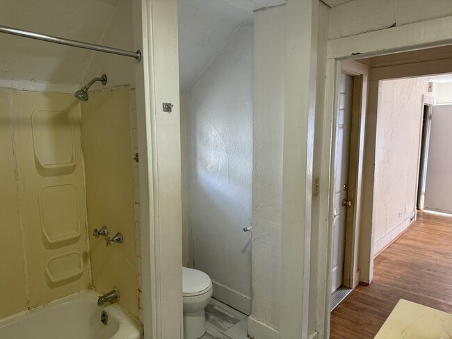 Building Photo - 428 Chippewa St