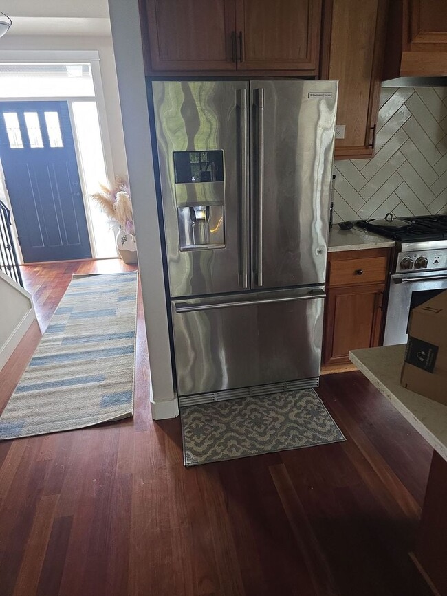 Building Photo - 3-Bedroom Home with RV Parking Near Valley River Center