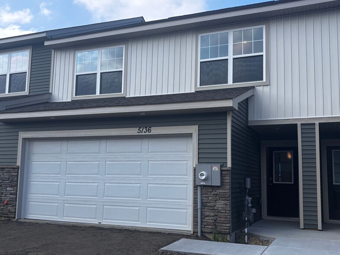 Foto principal - Gorgeous Brand NEW Woodbury Townhome