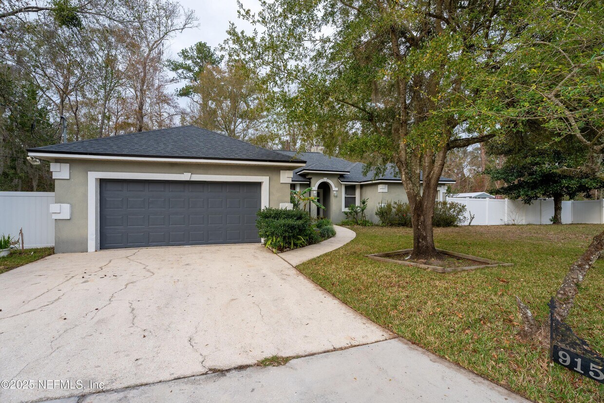 Primary Photo - 915 Gano Ave