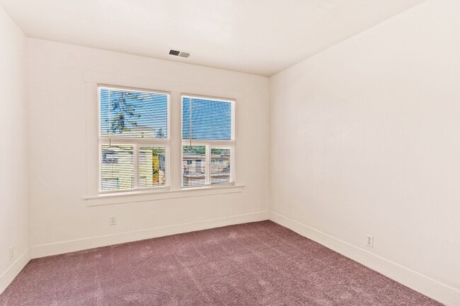 Building Photo - Utilities Included! 3 Bedrooms with Bonus ...