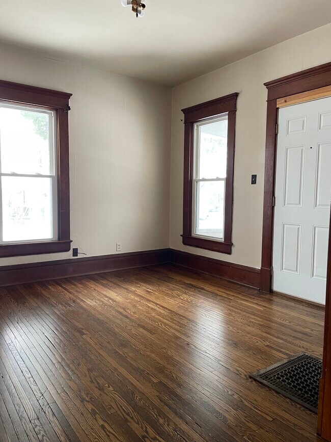 Building Photo - 218 Sturges Ave