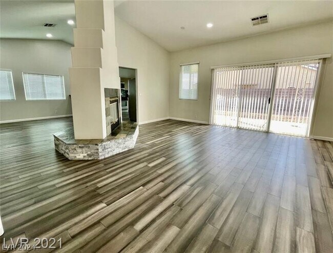 Foto del edificio - 6401 Quantum Ln