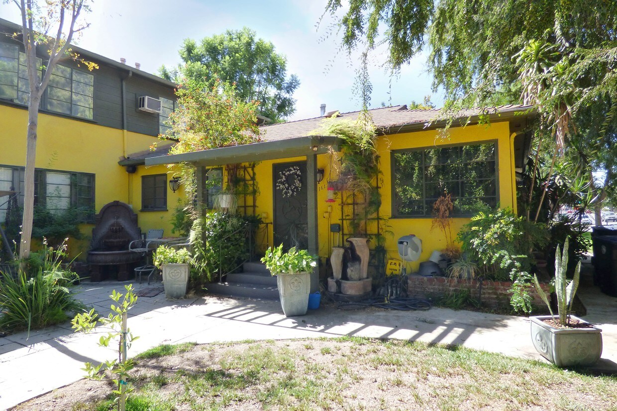 Building Photo - 1612 W Alameda Ave
