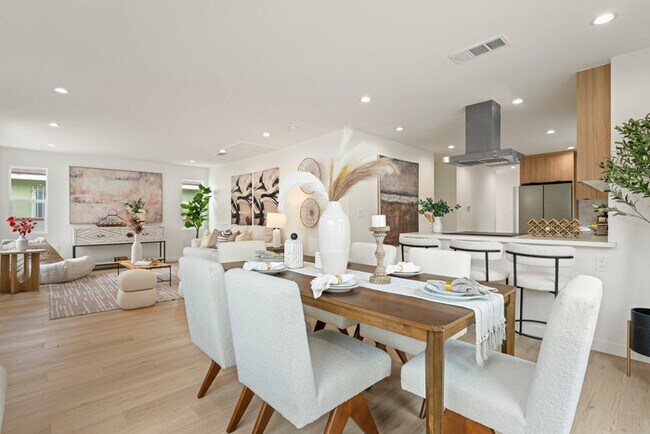 Foto del edificio - Charming Remodeled Craftsman w/ Modern Finishes in LA